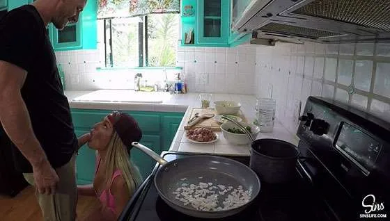 Minyon Yoga Bebeği Orgazmik Zevkle Titriyor